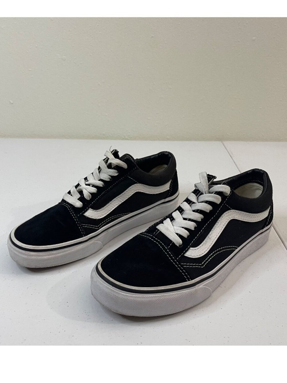 Vans Old Skool Black & White Classic Canvas Sneakers Women 7 Men 5.5 Unisex - Picture 3 of 12